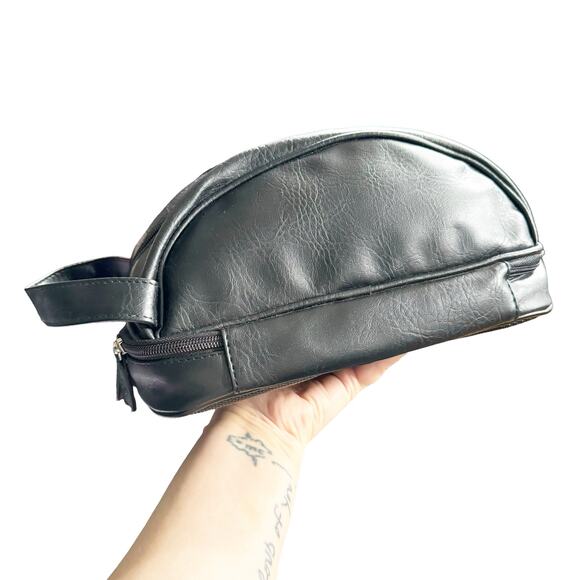 Original Penguin by Munsingwear Men's Black Faux Leather Travel Toiletry Bag OS - Picture 5 of 13